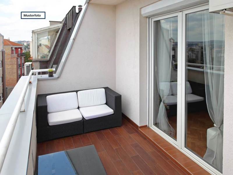 Wohnung zum Kauf Provisionsfrei Zwangsversteigerung 50.000 € 2 Zimmer 47 m²<br/>Wohnfläche Varel Varel 26316