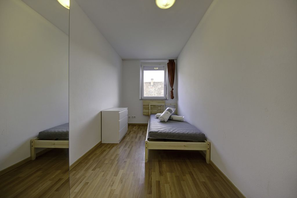 Wohnung zur Miete Wohnen auf Zeit 585 € 3 Zimmer 8,5 m²<br/>Wohnfläche 04.09.2024<br/>Verfügbarkeit Aachener Straße 8 Neckarvorstadt Stuttgart 70376