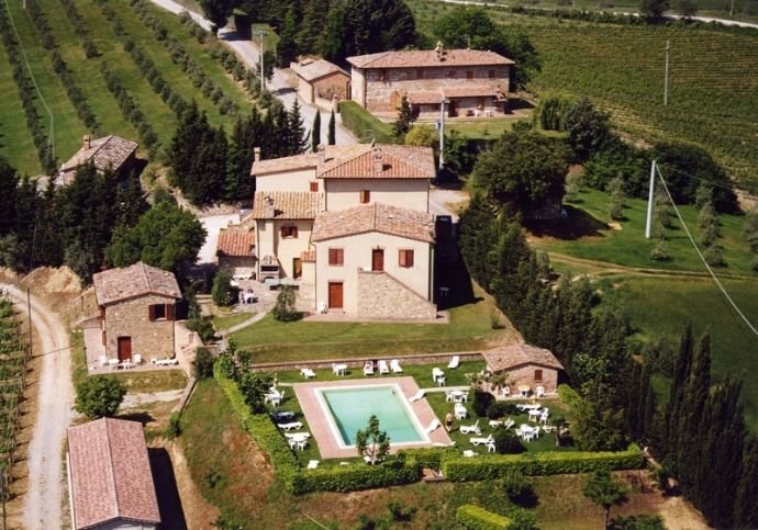 Hotel zum Kauf 4.000.000 € 14 Zimmer 700 m² Gastrofläche 220.000 m² Grundstück Montepulciano 53045