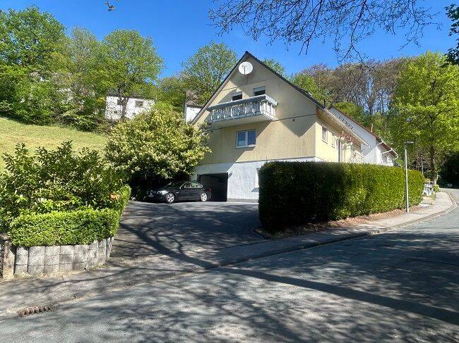 Zwei-Dreifamilienhaus mit Garage, Garten, Terrasse und Balkon in ruhiger Lage...