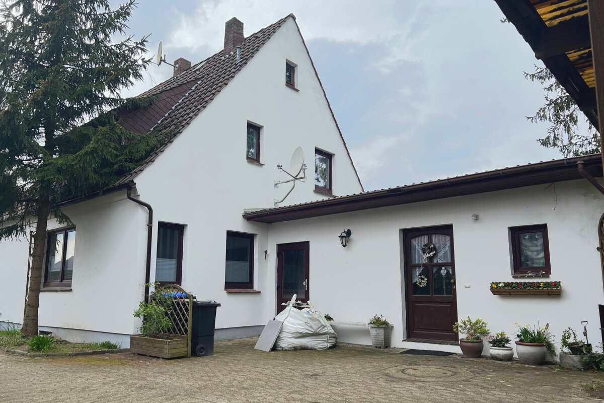 Mehrfamilienhaus zum Kauf 189.000 € 6 Zimmer 150 m²<br/>Wohnfläche 912 m²<br/>Grundstück Loxstedt Loxstedt 27612