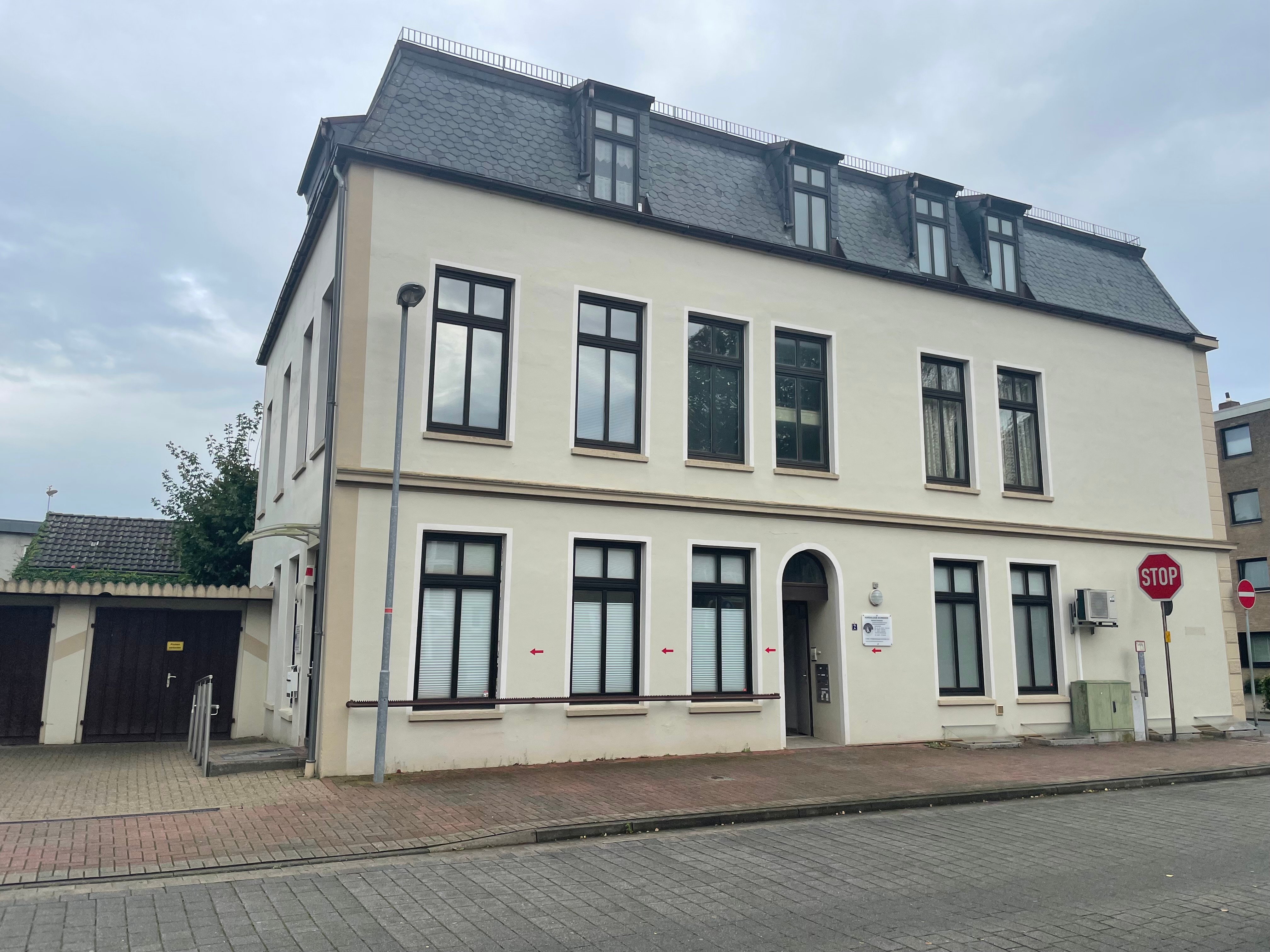 Praxisfläche zum Kauf 210.000 € 8 Zimmer 155 m² Bürofläche Brake Brake 26919