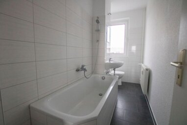 Wohnung zur Miete 424 € 4 Zimmer 70,7 m² 5. Geschoss Ufaer Str. 27 Südstadt Halle (Saale) 06128