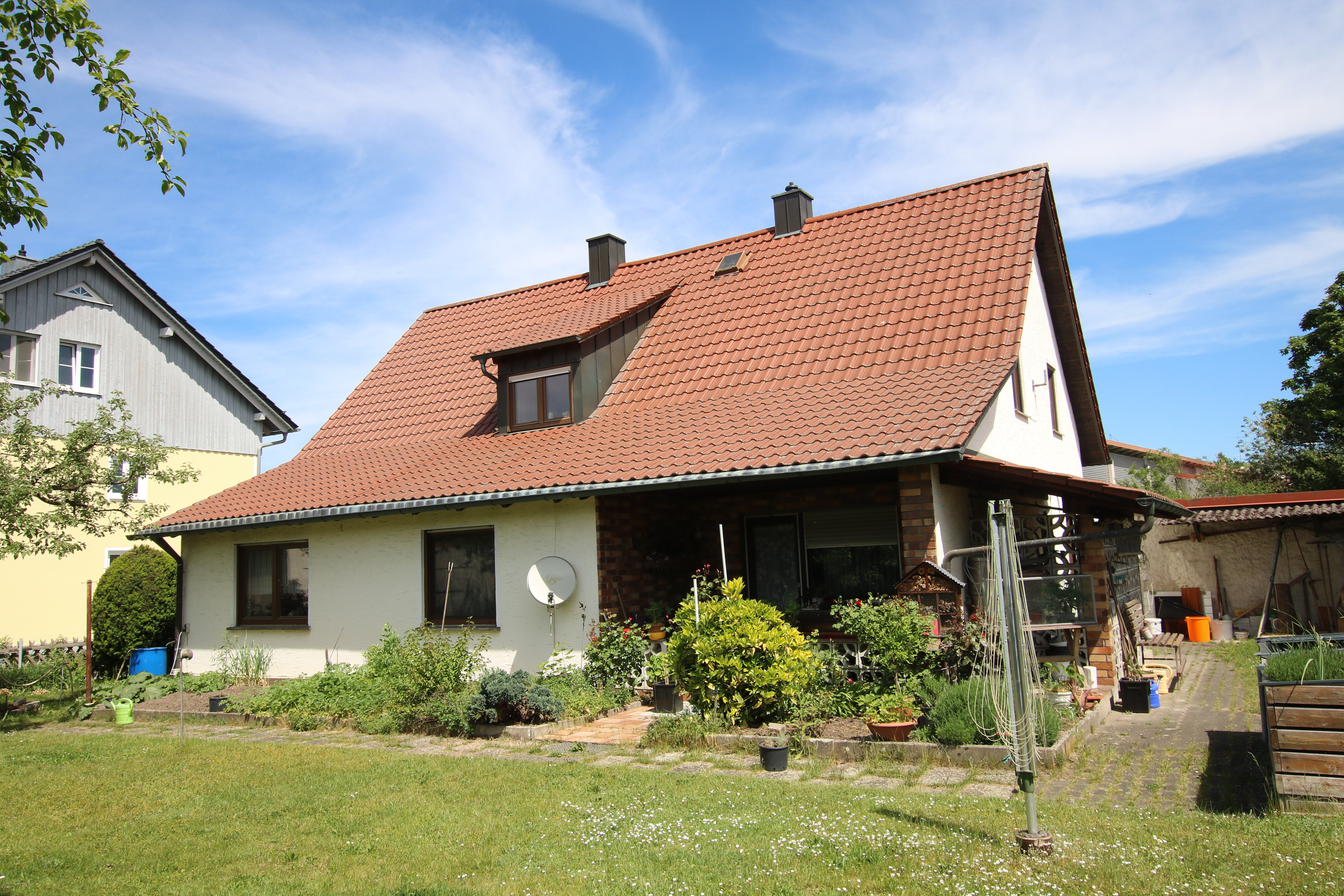 Einfamilienhaus zum Kauf 287.000 € 8 Zimmer 187 m²<br/>Wohnfläche 702 m²<br/>Grundstück Schwarzenfeld Schwarzenfeld 92521