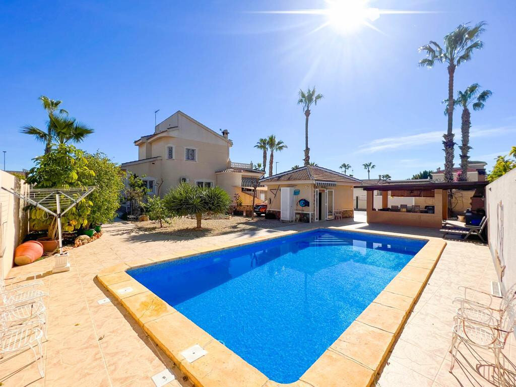 Villa zum Kauf 698.000 € 4 Zimmer 297,4 m²<br/>Wohnfläche 961 m²<br/>Grundstück Ciudad Quesada 03170