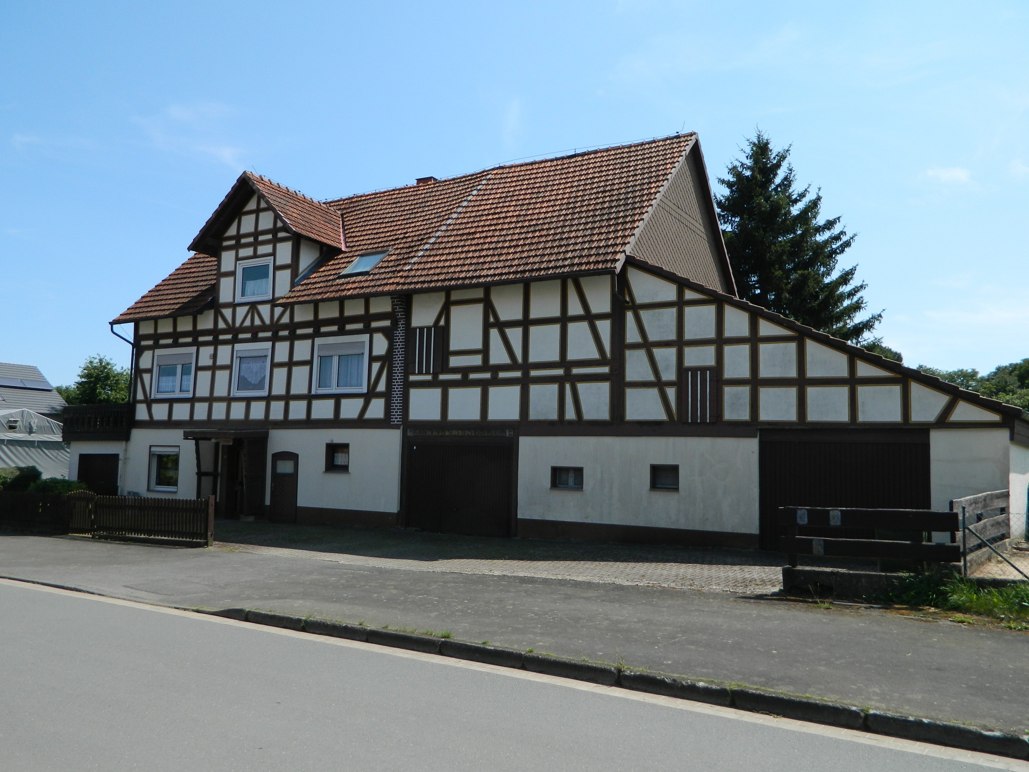 Einfamilienhaus zum Kauf 225.000 € 7 Zimmer 180 m²<br/>Wohnfläche 1.054 m²<br/>Grundstück Haubern Frankenberg-Eder 35066