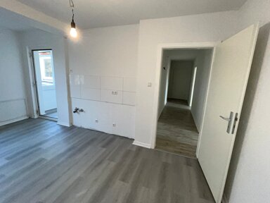 Wohnung zur Miete 609 € 3 Zimmer 99,1 m² 3. Geschoss frei ab 01.03.2025 Gitschiner Str. 70 Hochfeld Duisburg 47053