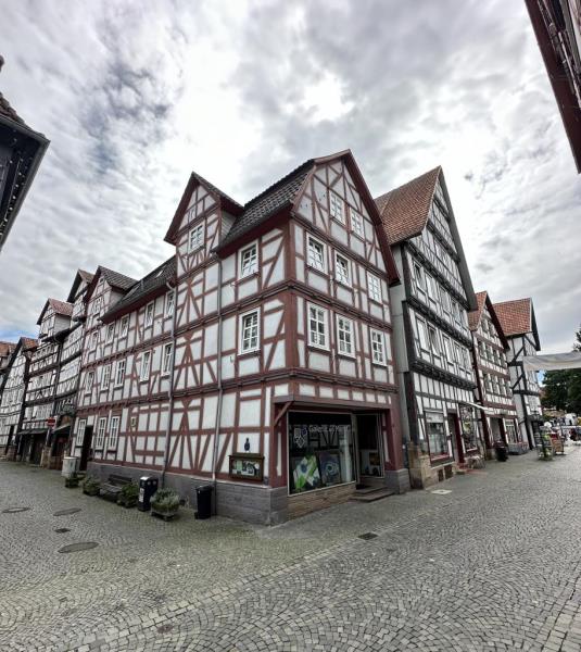 Haus zum Kauf 235.000 € 10 Zimmer 250 m²<br/>Wohnfläche 127 m²<br/>Grundstück ab sofort<br/>Verfügbarkeit Melsungen Melsungen 34212