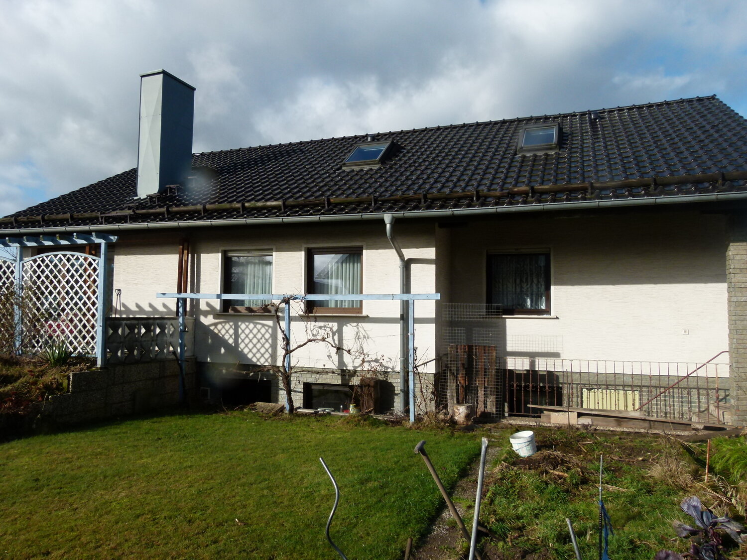 Einfamilienhaus zum Kauf 335.000 € 7 Zimmer 175 m²<br/>Wohnfläche 762 m²<br/>Grundstück Neustadt Neustadt 96465