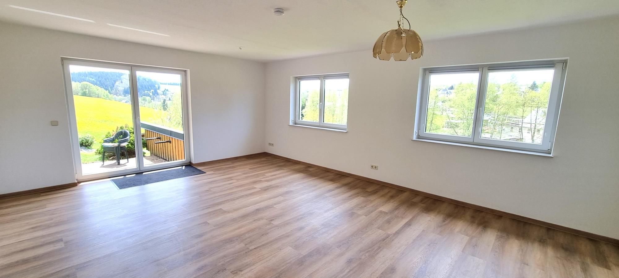 Wohnung zur Miete 595 € 3 Zimmer 99,5 m²<br/>Wohnfläche EG<br/>Geschoss ab sofort<br/>Verfügbarkeit Grünhain Grünhain-Beierfeld 08344