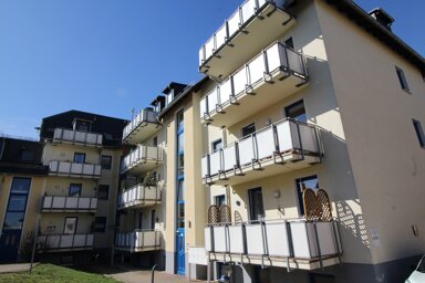 Wohnung zur Miete 497 € 3 Zimmer 71 m² 1. Geschoss frei ab 01.02.2025 Gabelsberger Straße 2a Oelsnitz Oelsnitz/Erzgebirge 09376