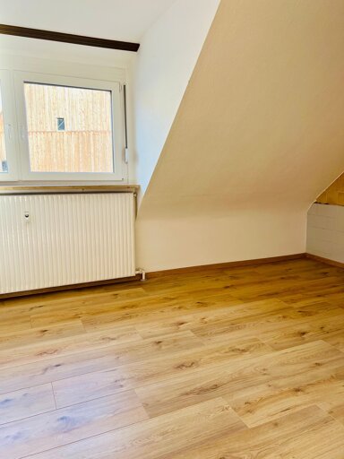 Wohnung zur Miete 980 € 5 Zimmer 111 m² frei ab sofort Weiherhof Zirndorf 90513