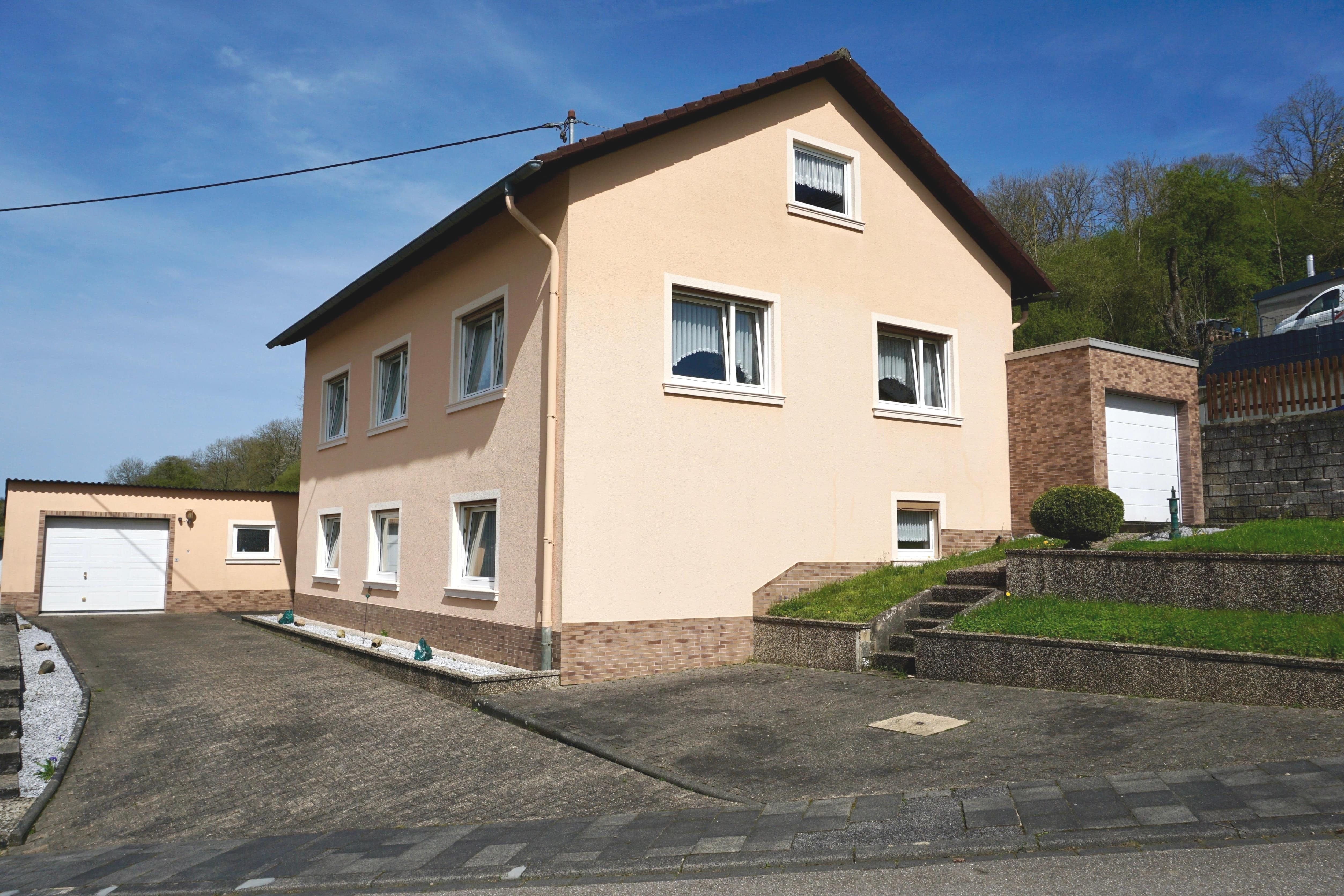 Einfamilienhaus zum Kauf 299.000 € 7 Zimmer 140 m²<br/>Wohnfläche 705 m²<br/>Grundstück Erdorf Bitburg 54634