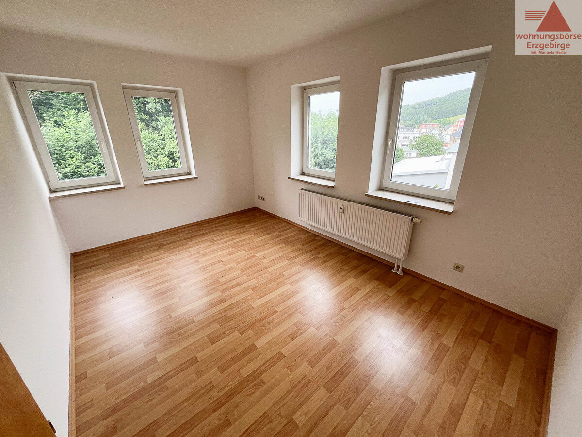 Wohnung zur Miete 150 € 1 Zimmer 32,7 m²<br/>Wohnfläche 2. Stock<br/>Geschoss Obere Hauptstr. 70c Burkhardtsdorf Burkhardtsdorf 09235