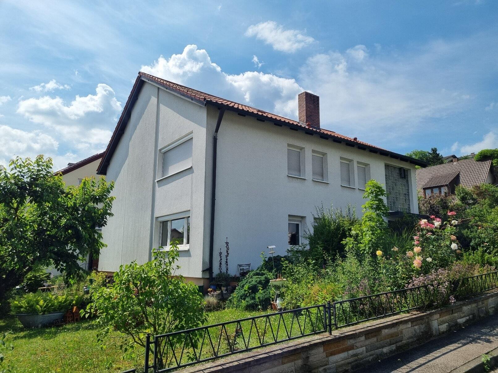 Mehrfamilienhaus zum Kauf 329.000 € 8 Zimmer 180 m²<br/>Wohnfläche 638 m²<br/>Grundstück ab sofort<br/>Verfügbarkeit Ebelsbach Ebelsbach 97500