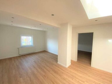 Wohnung zur Miete 700 € 3 Zimmer 87 m² frei ab sofort Mercedesstr. Wasen Stuttgart 70372