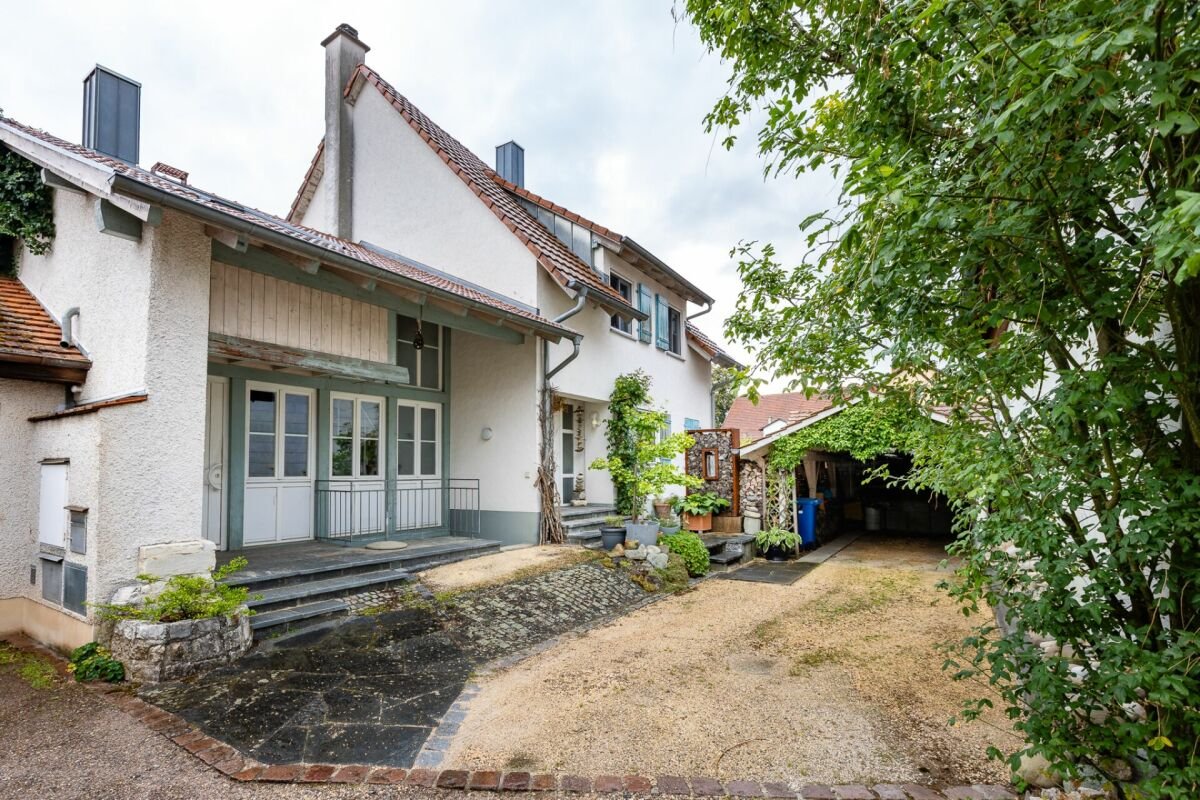 Doppelhaushälfte zum Kauf 529.000 CHF 7 Zimmer 170 m²<br/>Wohnfläche 286 m²<br/>Grundstück ab sofort<br/>Verfügbarkeit Altenburg Jestetten 79798