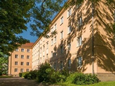 Wohnung zur Miete 359 € 2 Zimmer 39,5 m² 1. Geschoss frei ab 21.03.2025 Hohe Str. 49 Plauen (Hohenplauen) Dresden 01187