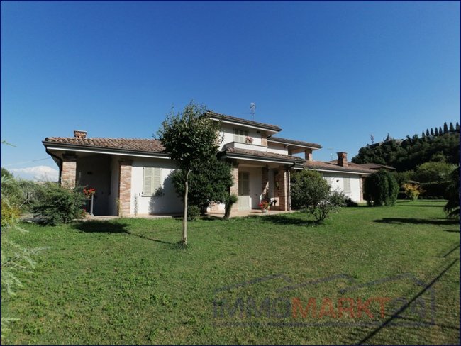 Villa zum Kauf 599.000 € 600 m² 9.000 m² Grundstück Moncalvo 14036