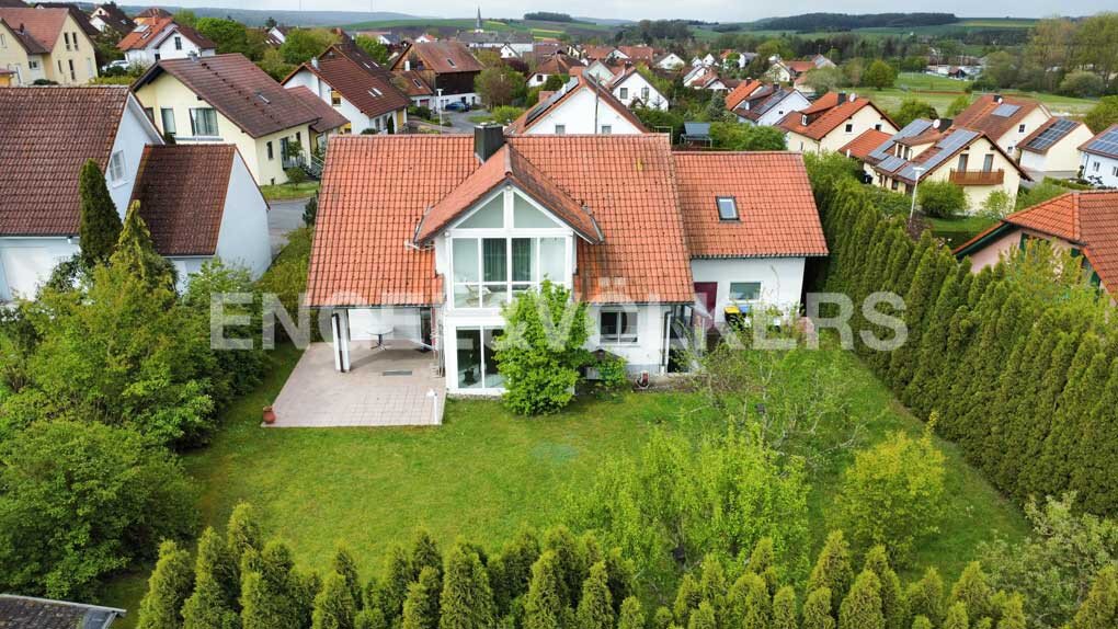 Einfamilienhaus zum Kauf 499.000 € 6 Zimmer 214 m²<br/>Wohnfläche 970 m²<br/>Grundstück Stadtlauringen Statlauringen 97488