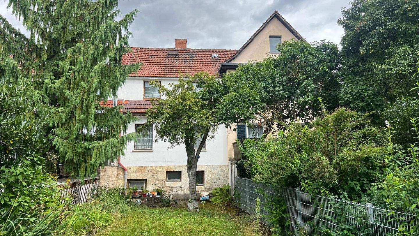 Immobilie in Weimar - Grundhaft sanierungsbedürftiges Reihenmittelhaus - Bild 2