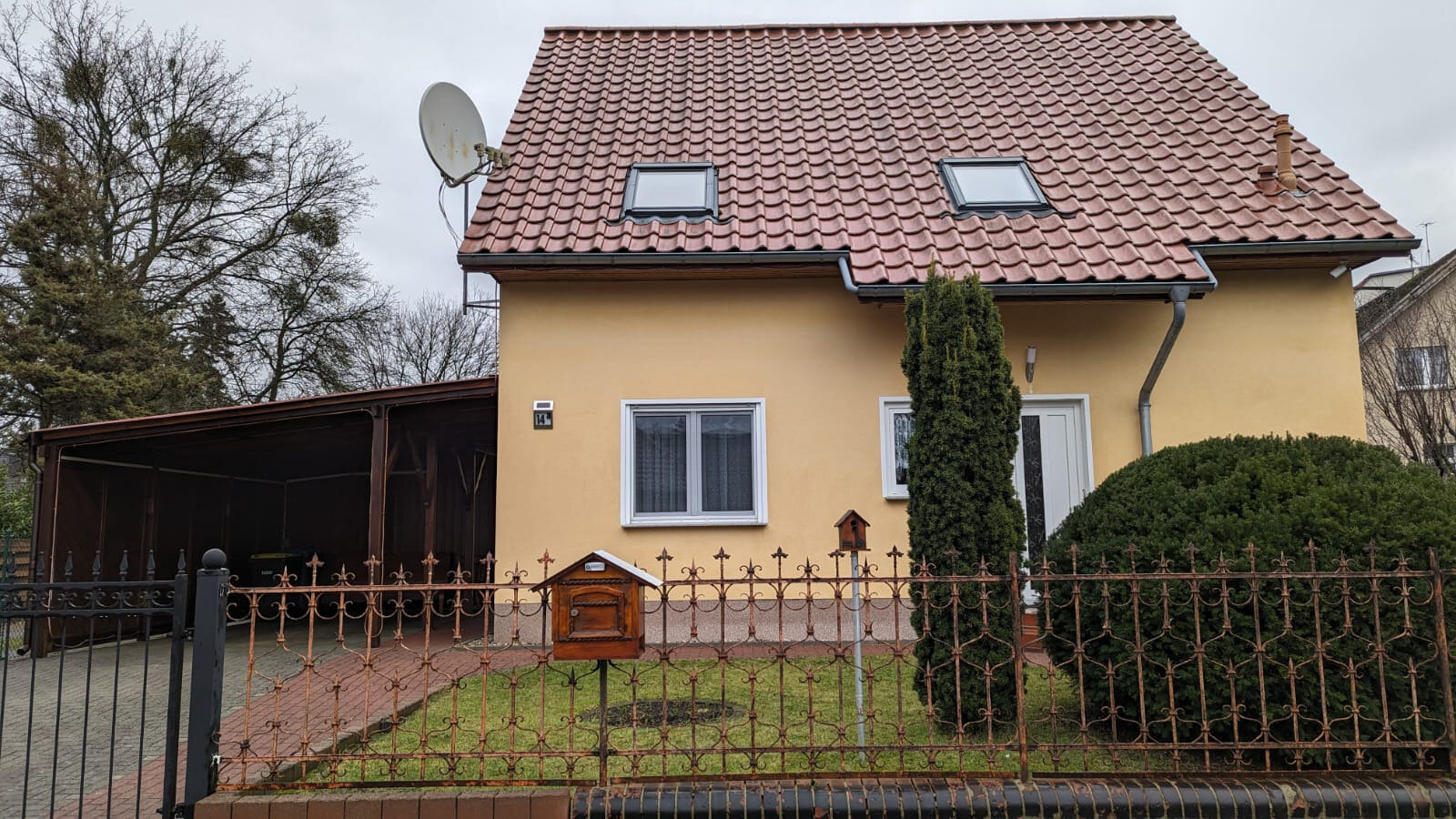 Einfamilienhaus zum Kauf 750.000 € 5 Zimmer 118 m²<br/>Wohnfläche 593 m²<br/>Grundstück Ab sofort<br/>Verfügbarkeit Falkenhagen Falkensee 14612