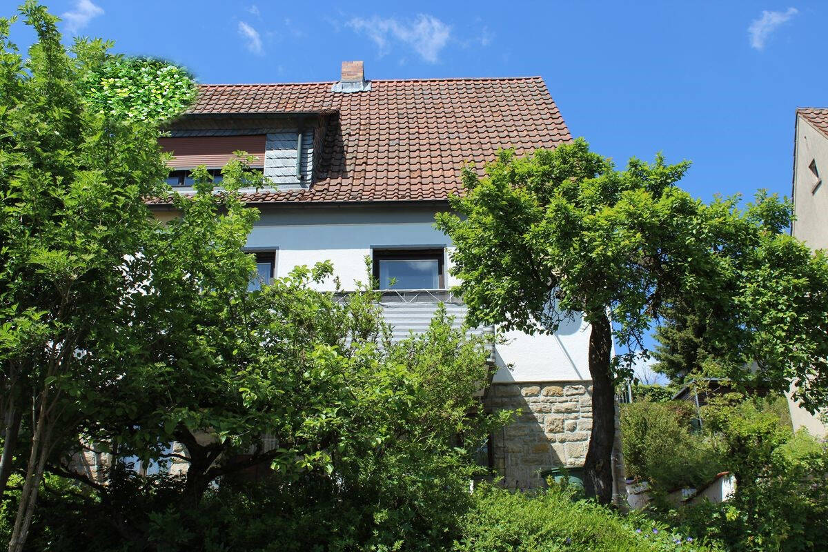 MACHEN SIE SICH'S SCHÖN: Älteres renovierungsbedürftiges Familienhaus - am Sonnenhang gelegen