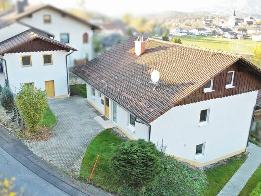 Einfamilienhaus zum Kauf 299.000 € 7 Zimmer 175 m² 527 m² Grundstück frei ab sofort Thurmansbang 94169