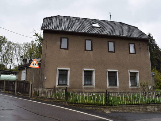 Einfamilienhaus zum Kauf 66.000 € 6 Zimmer 120 m² 570 m² Grundstück frei ab sofort Steina Hartha 04746