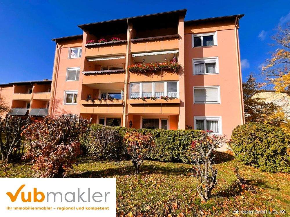 Wohnglück am Stadtrand: Gepflegte Wohnung mit Balkon, Garage und viel Platz zum Leben in Hof