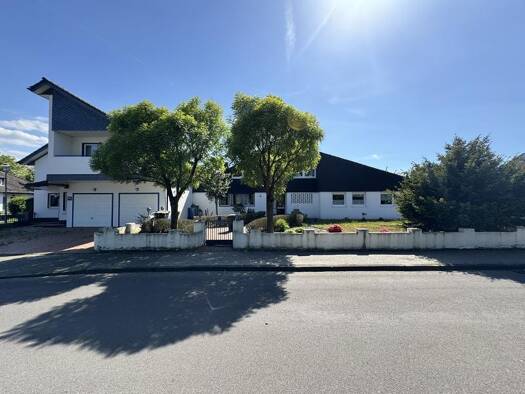 Haus zum Kauf 295.000 € 7 Zimmer 255 m² 1.000 m² Grundstück Garrel 49681