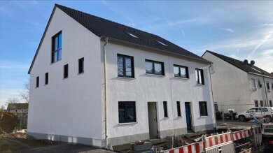 Reihenendhaus zum Kauf provisionsfrei 372.000 € 5 Zimmer 150 m² 373 m² Grundstück frei ab sofort Möllen Voerde (Niederrhein) 46562