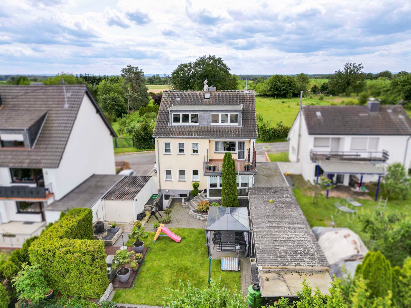 Mehrfamilienhaus zum Kauf 699.000 € 9 Zimmer 236 m²<br/>Wohnfläche 488 m²<br/>Grundstück Waldorf Bornheim 53332