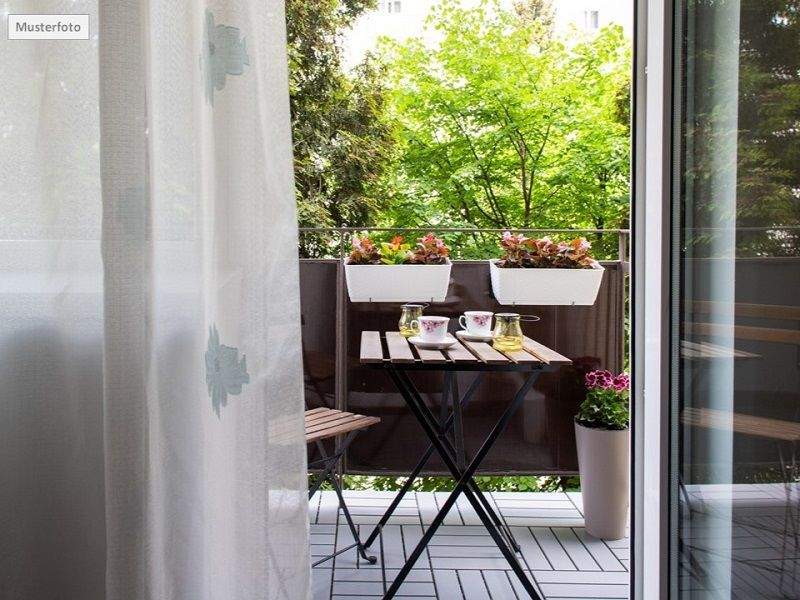 Provi frei 2 Zimmer - Wohnung mit Loggia