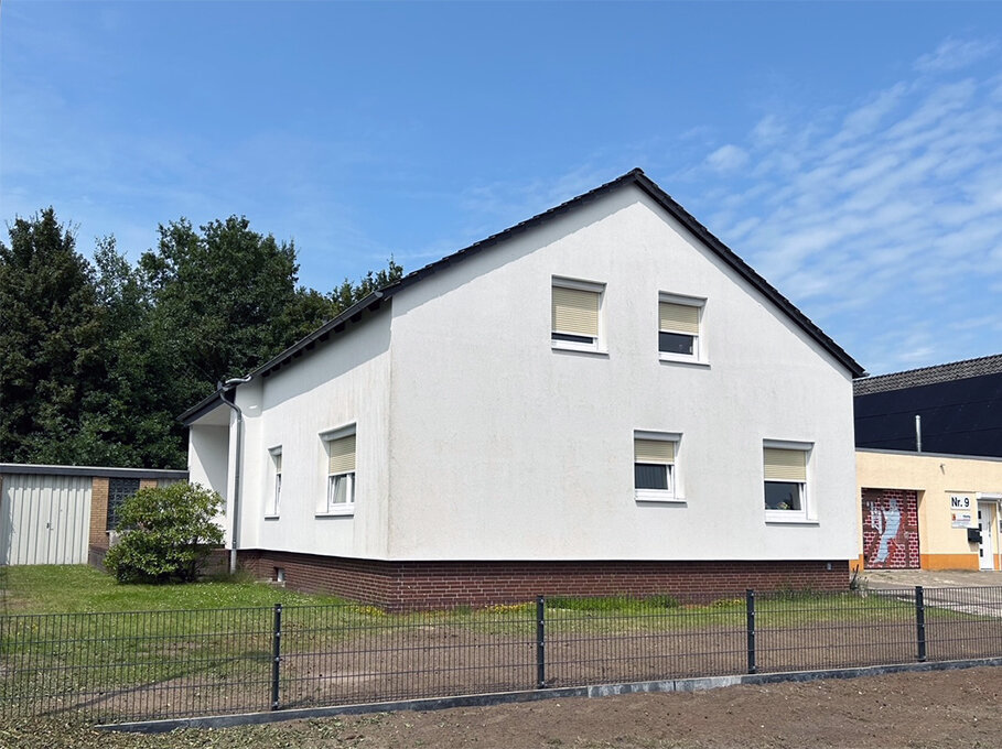 Mehrfamilienhaus zum Kauf 339.000 € 7 Zimmer 171,4 m²<br/>Wohnfläche 594 m²<br/>Grundstück 01.12.2024<br/>Verfügbarkeit Brinkum Stuhr / Brinkum 28816