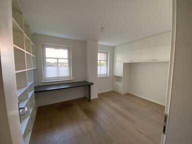 Wohnung zur Miete 700 € 3 Zimmer 109 m² frei ab sofort Marienstraße Ost Neumünster 24534