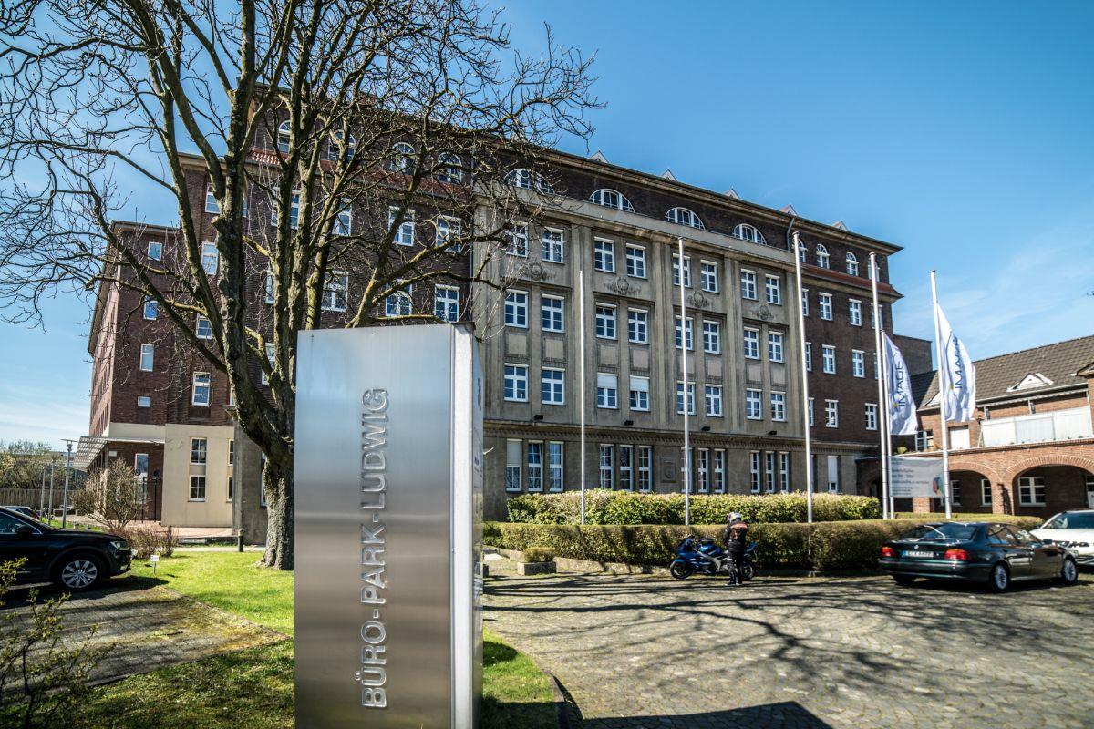 Bürofläche zur Miete Provisionsfrei 9,90 € 267 m²<br/>Bürofläche Ab 267 m²<br/>Teilbarkeit Bergerhausen Essen 45136