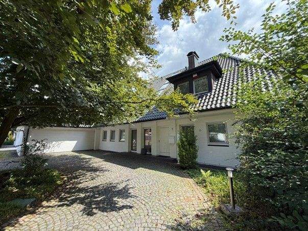 Repräsentatives Anwesen auf parkähnlichem Grundstück 