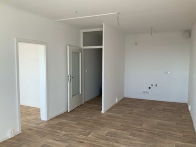 Wohnung zur Miete 324 € 2 Zimmer 48,4 m² 7. Geschoss frei ab 15.03.2025 Zwickauer Str. 68 Marienbrunn Leipzig 04277