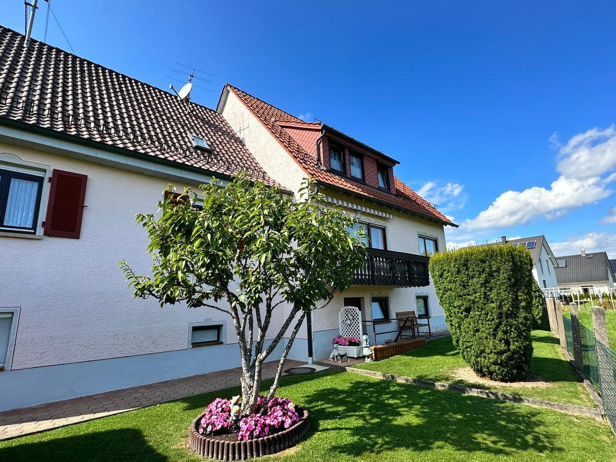 Mehrfamilienhaus zum Kauf 337.000 € 10 Zimmer 193 m²<br/>Wohnfläche 911 m²<br/>Grundstück Lindenhof Oberndorf am Neckar 78727