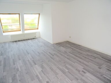 Wohnung zur Miete 340 € 3 Zimmer 64 m² 3. Geschoss frei ab sofort Reichenbacher Straße / Freiheitsiedlung 412 Zwickau 08056