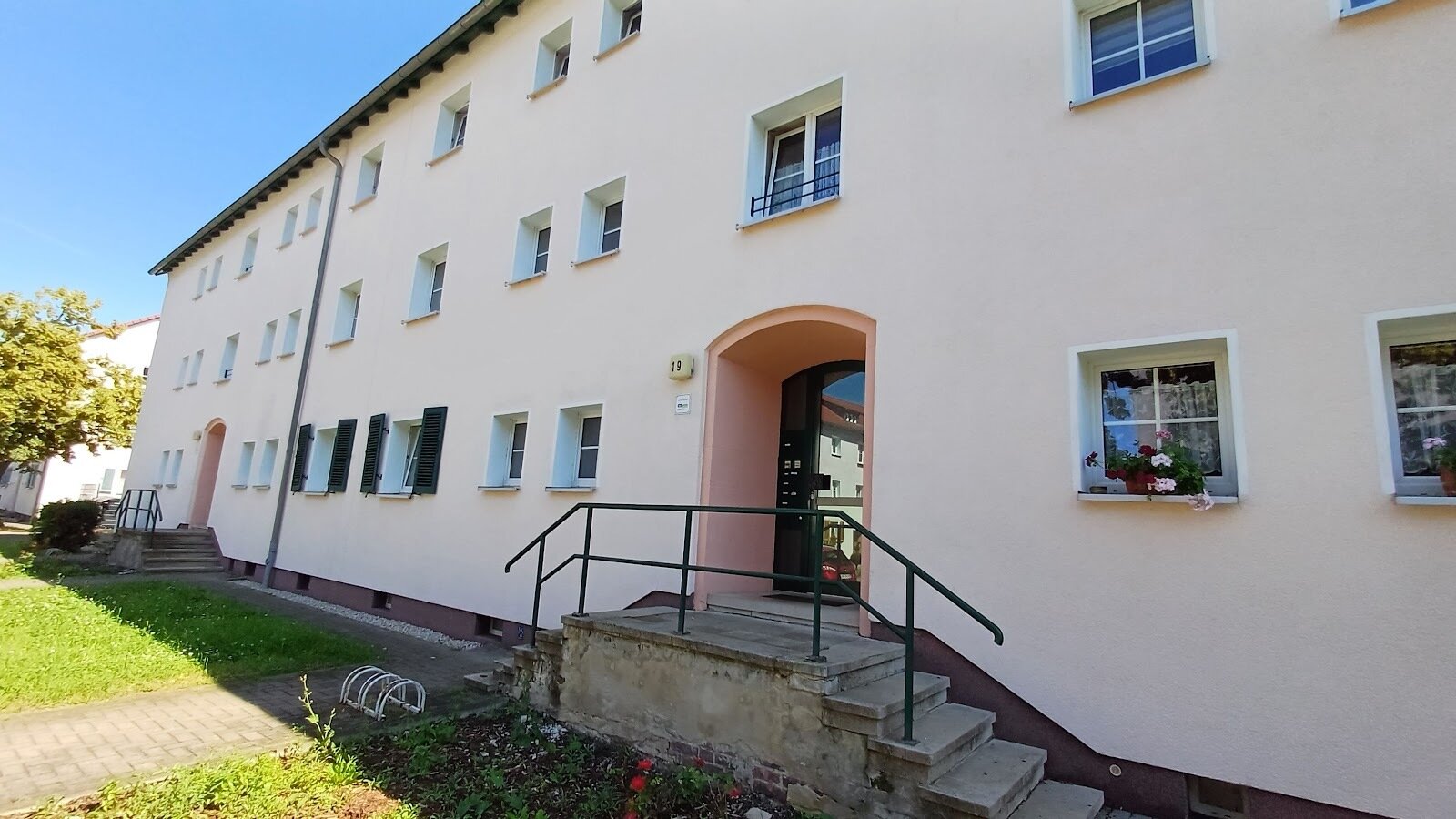 Wohnung zur Miete 311 € 2 Zimmer 53,5 m²<br/>Wohnfläche 1. Stock<br/>Geschoss Roter Feldweg 19 Merseburg Merseburg 06217
