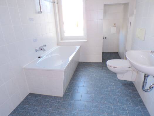 Wohnung zur Miete 310 € 3 Zimmer 56 m² 3. Geschoss frei ab sofort Werdau 08412