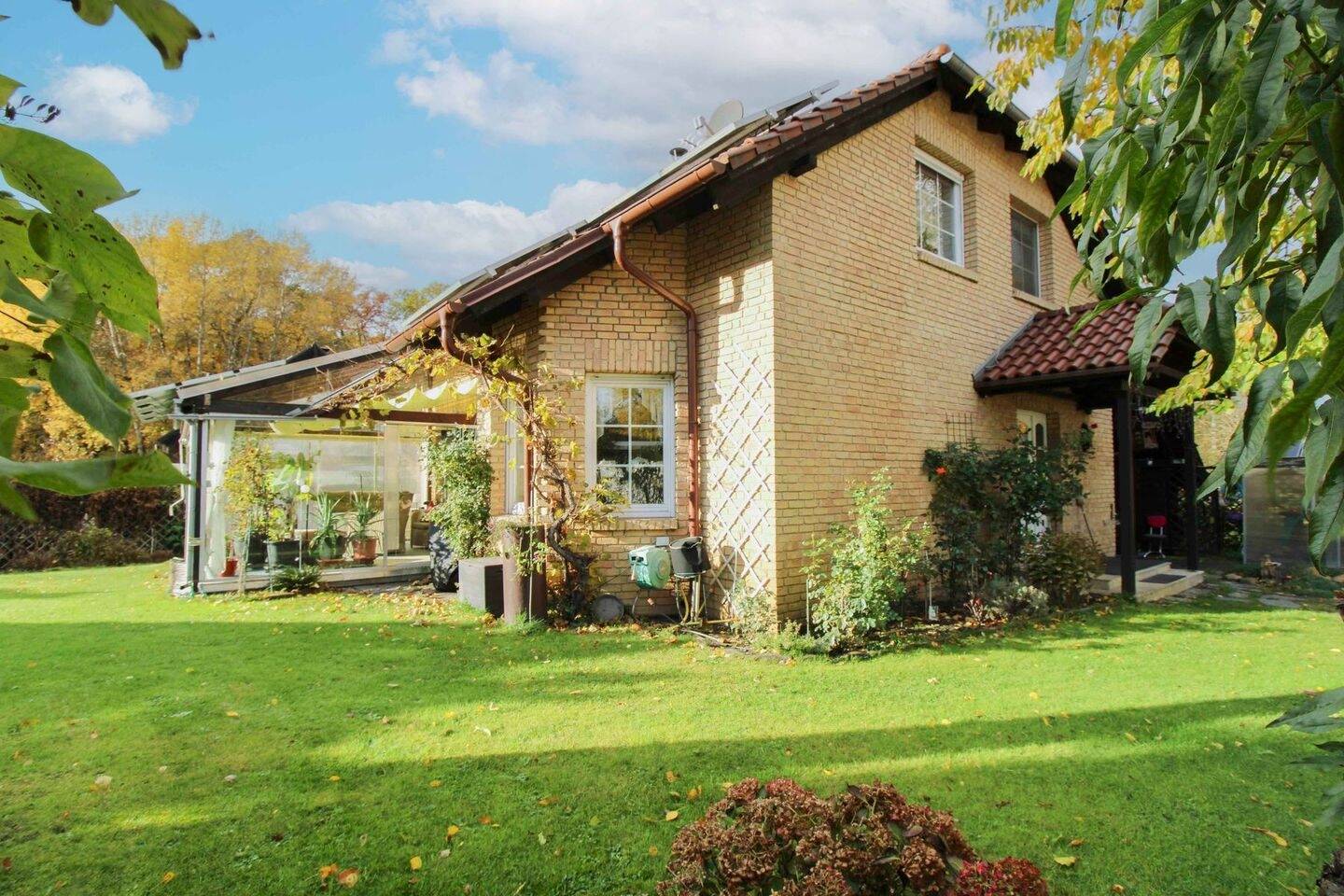 Einfamilienhaus (Massivbauweise) mit Solarthermie- und Photovoltaikanlage in Wandlitz-Schönwalde
