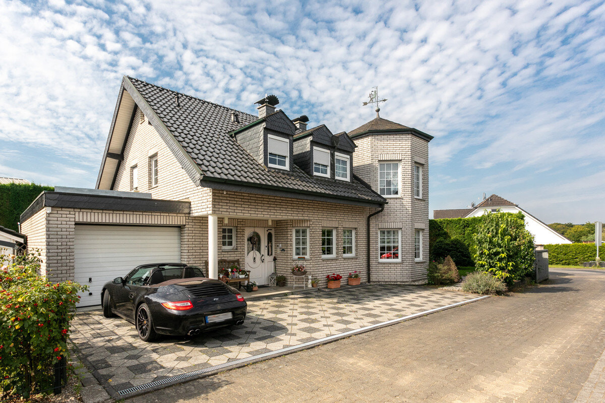 Einfamilienhaus zum Kauf 890.000 € 5 Zimmer 229 m²<br/>Wohnfläche 595 m²<br/>Grundstück Scheiderhöhe Lohmar 53797