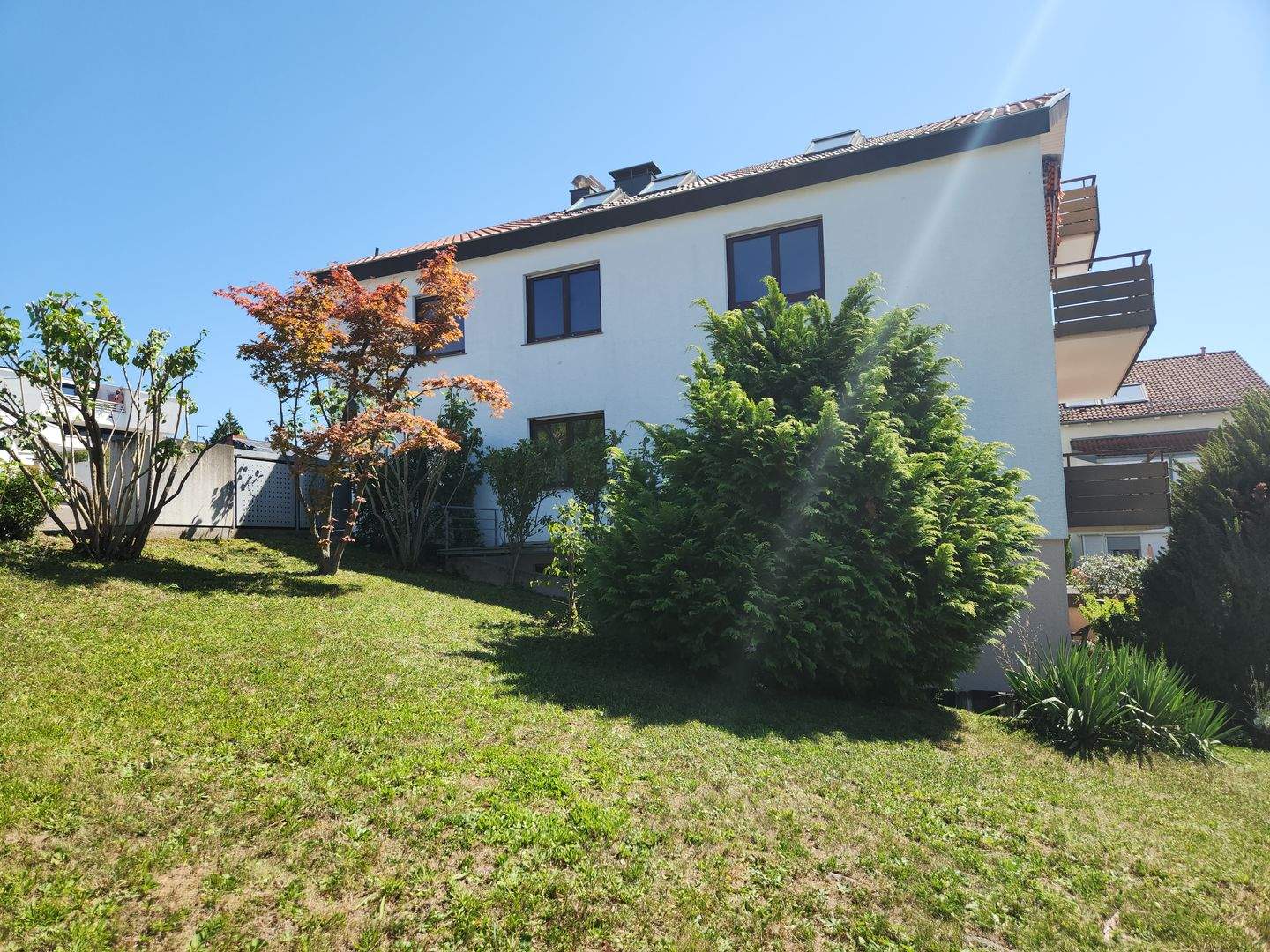 Immobilie in Weinstadt - 4-Familienhaus Weinstadt-Großheppach (Wohnungen im EG und 1. OG mit jeweils ca. 120 m² Wfl. frei) - Bild 2