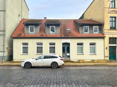 Mehrfamilienhaus zum Kauf 130.000 € 8 Zimmer 238,7 m² 469 m² Grundstück Rostocker Str. 40 Güstrow Güstrow 18273