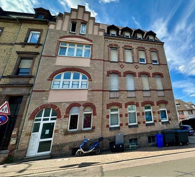 Immobilie in Völklingen - Charmantes 7-Familienhaus mit großem Potenzial in Völklingen - ideal für Handwerker und Investoren - Bild 0
