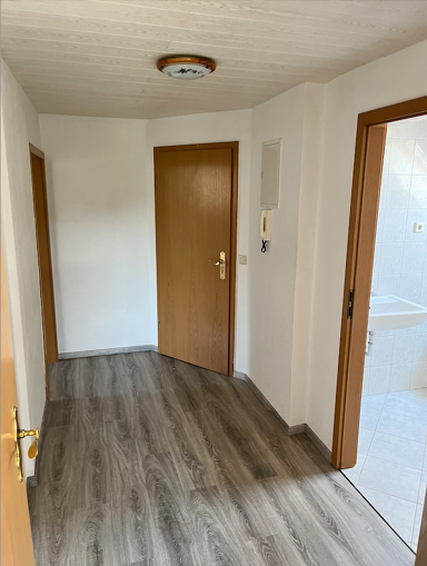 Wohnung zur Miete 300 € 3 Zimmer 71 m² frei ab sofort Dorfstraße 25 Berthelsdorf Lunzenau 09328