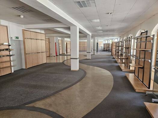 Laden zur Miete 8 € 440 m² Verkaufsfläche teilbar ab 200 m² Simbach Simbach am Inn 84359